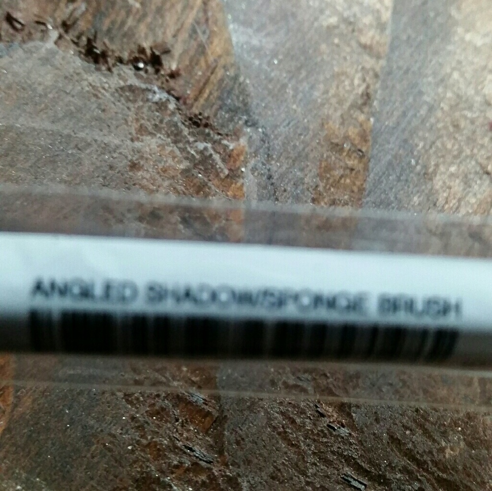 Angled Shadow/Sponge Brush